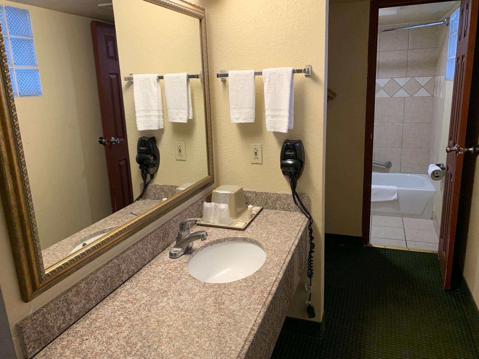 Econo Lodge Del Rio Exterior photo