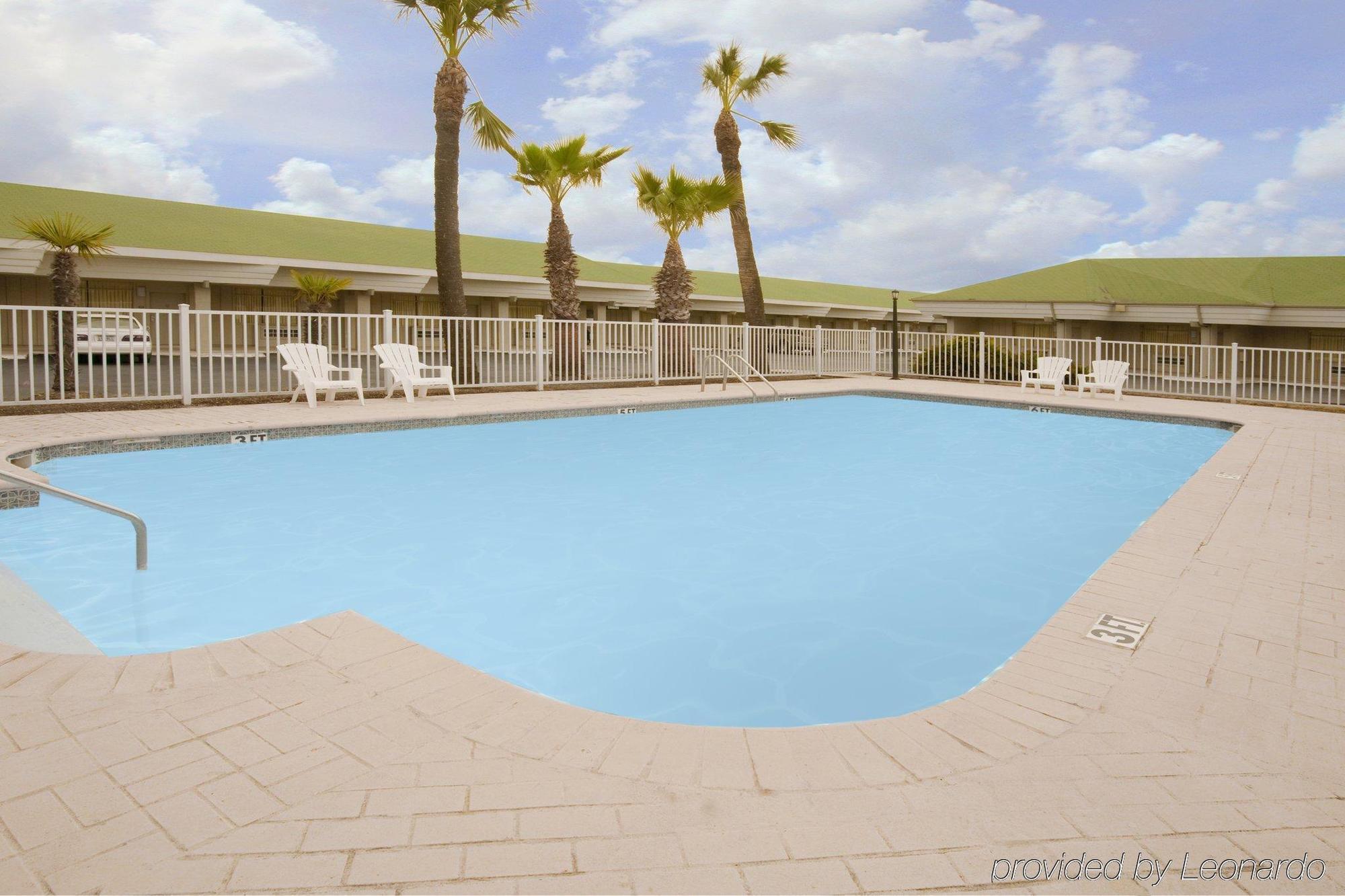 Econo Lodge Del Rio Facilities photo